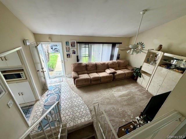 452 N Monroe Avenue, Lindenhurst, NY 11757
