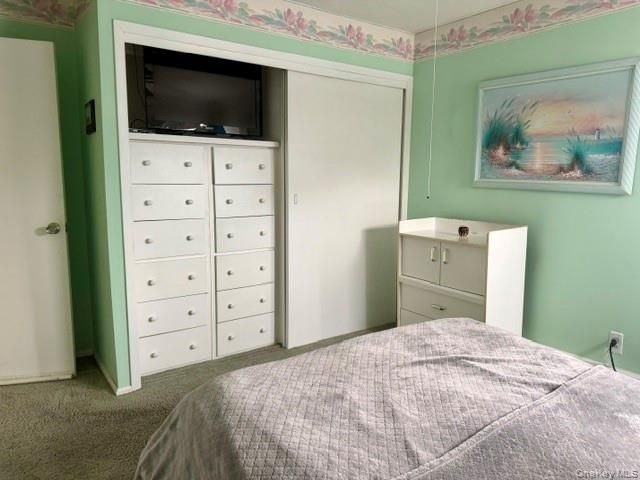 452 N Monroe Avenue, Lindenhurst, NY 11757