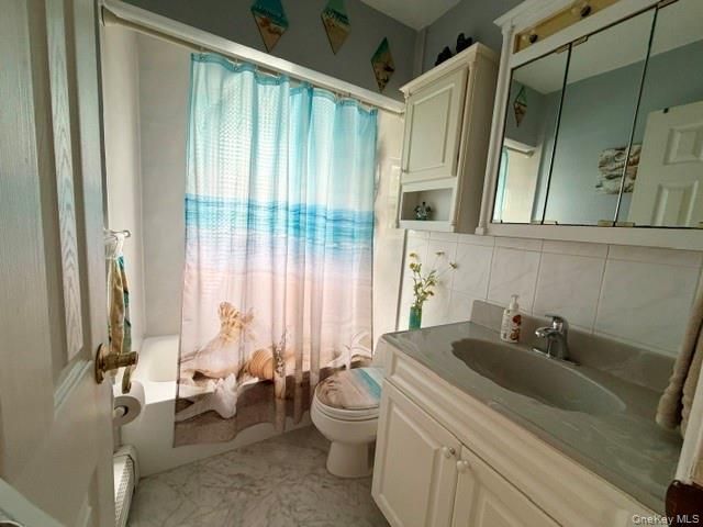 452 N Monroe Avenue, Lindenhurst, NY 11757
