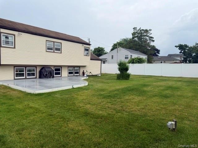 452 N Monroe Avenue, Lindenhurst, NY 11757