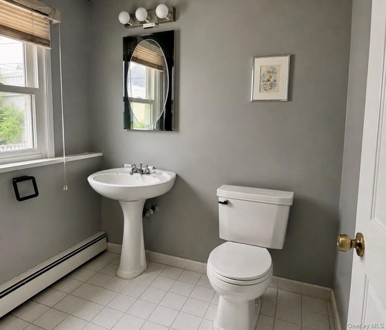 452 N Monroe Avenue, Lindenhurst, NY 11757