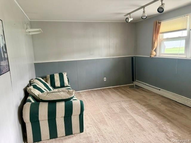 452 N Monroe Avenue, Lindenhurst, NY 11757
