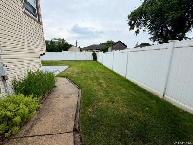 452 N Monroe Avenue, Lindenhurst, NY 11757