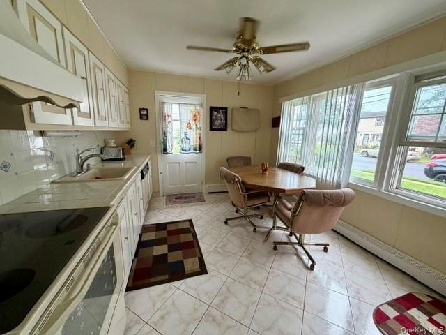 452 N Monroe Avenue, Lindenhurst, NY 11757