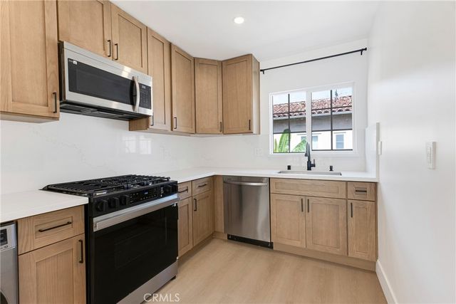 6300 Orange Street 11, Los Angeles, CA 90048