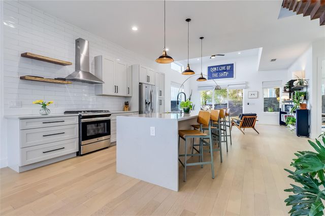 4712 Reyes ST 1, Austin, TX 78721