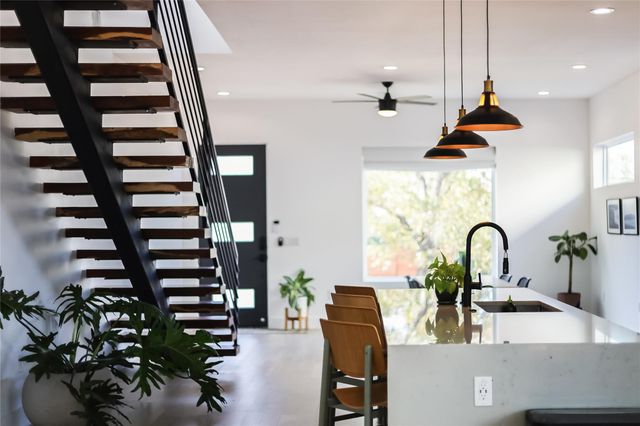 4712 Reyes ST 1, Austin, TX 78721