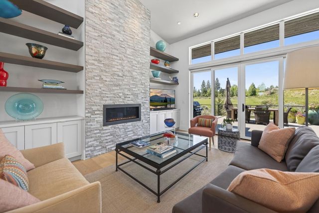 61487 Hackleman Court, Bend, OR 97702