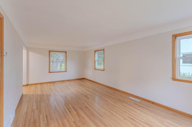 109 23rd Avenue S, South Saint Paul, MN 55075