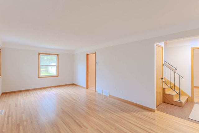 109 23rd Avenue S, South Saint Paul, MN 55075