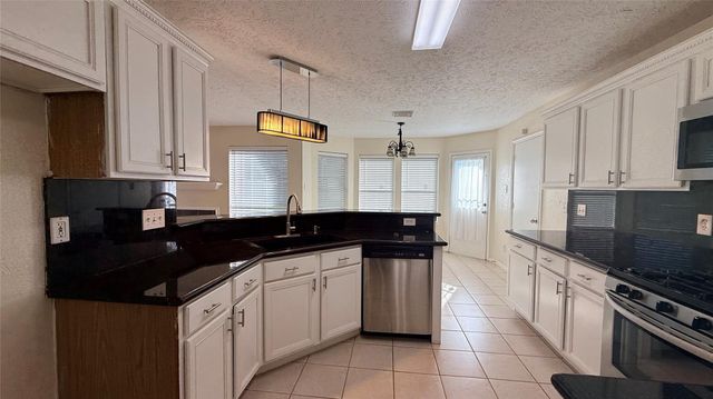 106 Crimson Bay Drive, League City, TX 77573