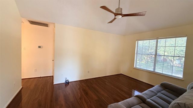 106 Crimson Bay Drive, League City, TX 77573