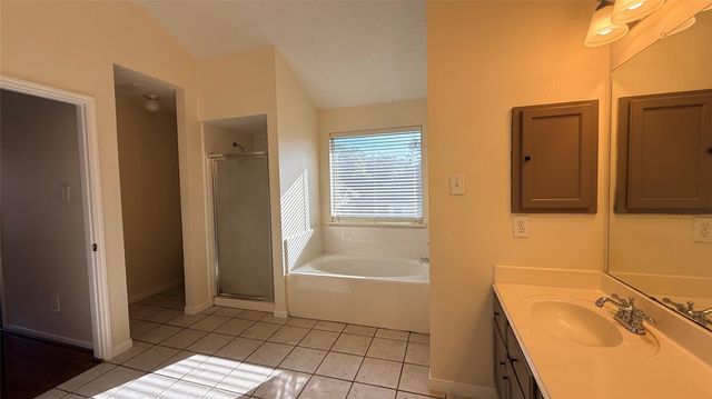 106 Crimson Bay Drive, League City, TX 77573