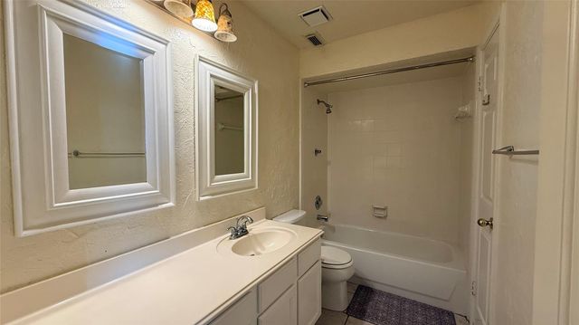 106 Crimson Bay Drive, League City, TX 77573