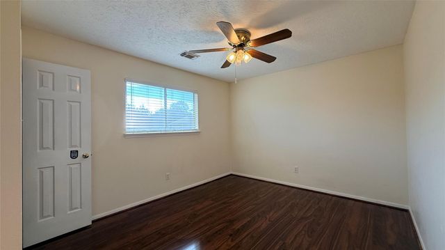 106 Crimson Bay Drive, League City, TX 77573