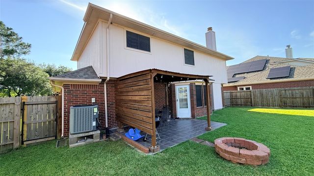 106 Crimson Bay Drive, League City, TX 77573