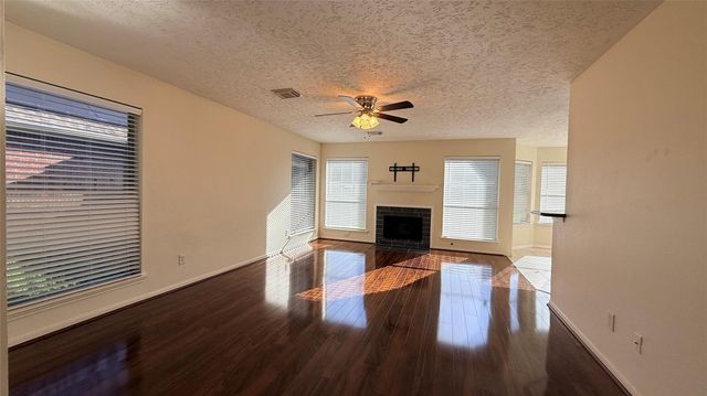 106 Crimson Bay Drive, League City, TX 77573