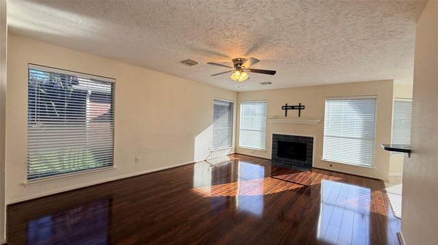 106 Crimson Bay Drive, League City, TX 77573