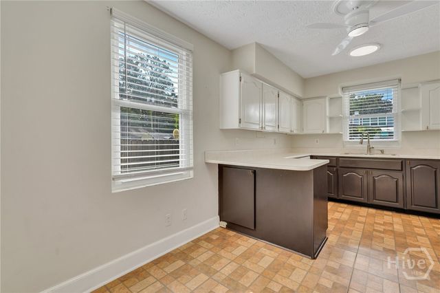 501 E 55th Street, Savannah, GA 31405