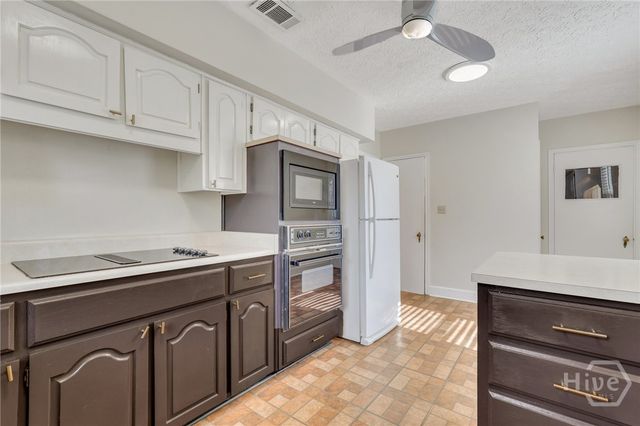 501 E 55th Street, Savannah, GA 31405