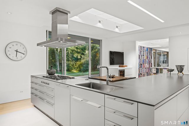 565 Oenoke Ridge, New Canaan, CT 06840
