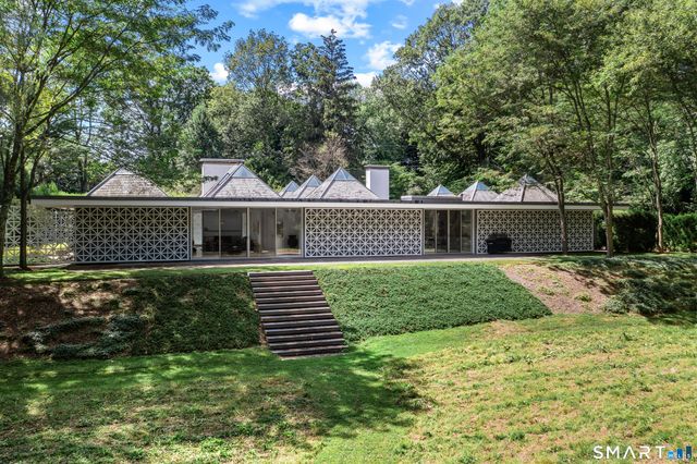 565 Oenoke Ridge, New Canaan, CT 06840