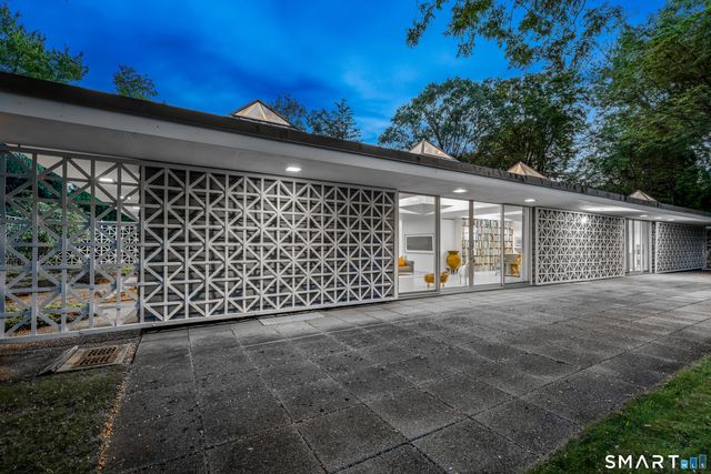 565 Oenoke Ridge, New Canaan, CT 06840