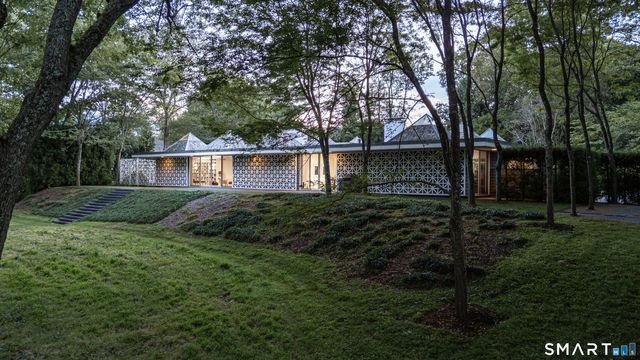 565 Oenoke Ridge, New Canaan, CT 06840