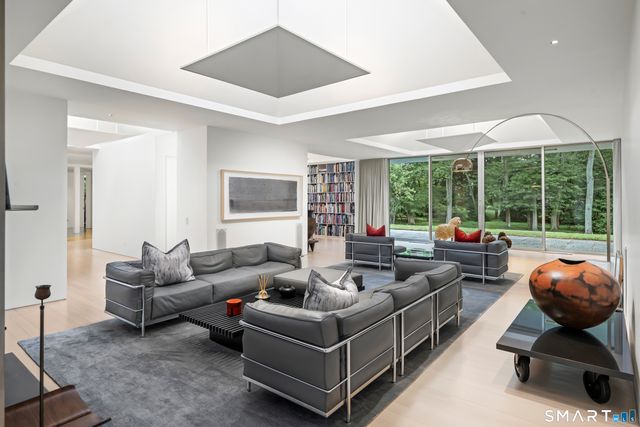 565 Oenoke Ridge, New Canaan, CT 06840