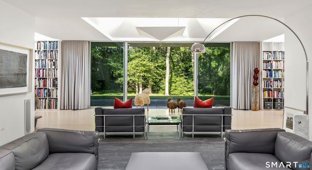 565 Oenoke Ridge, New Canaan, CT 06840
