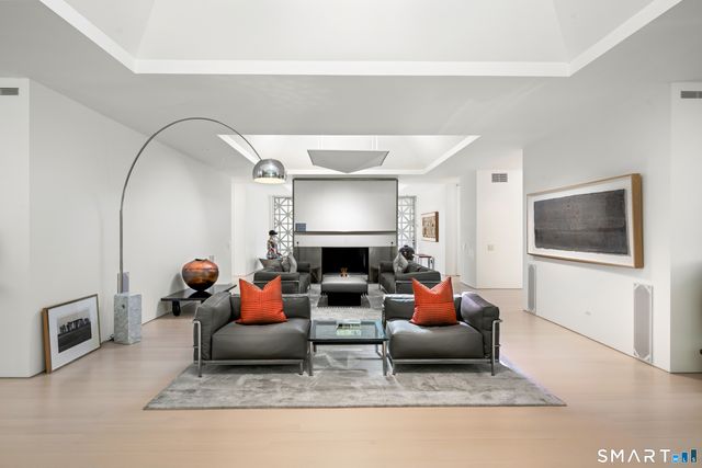 565 Oenoke Ridge, New Canaan, CT 06840