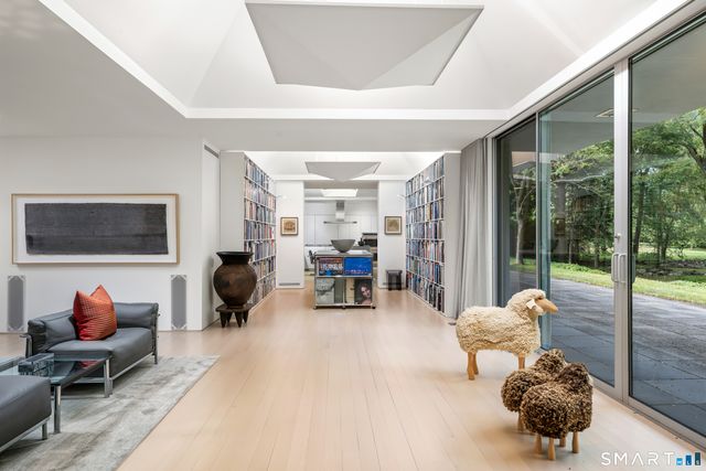 565 Oenoke Ridge, New Canaan, CT 06840