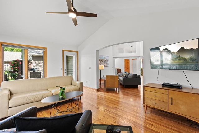 9974 Old Wagon Trail, Eden Prairie, MN 55347