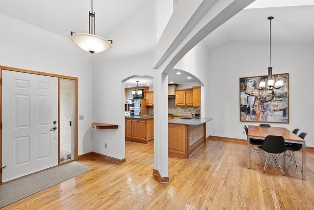 9974 Old Wagon Trail, Eden Prairie, MN 55347