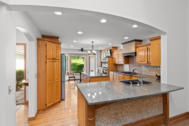 9974 Old Wagon Trail, Eden Prairie, MN 55347