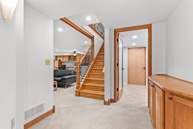 9974 Old Wagon Trail, Eden Prairie, MN 55347