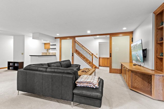 9974 Old Wagon Trail, Eden Prairie, MN 55347