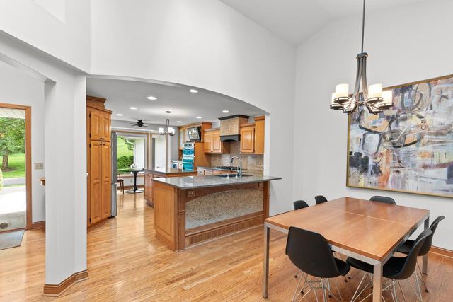9974 Old Wagon Trail, Eden Prairie, MN 55347