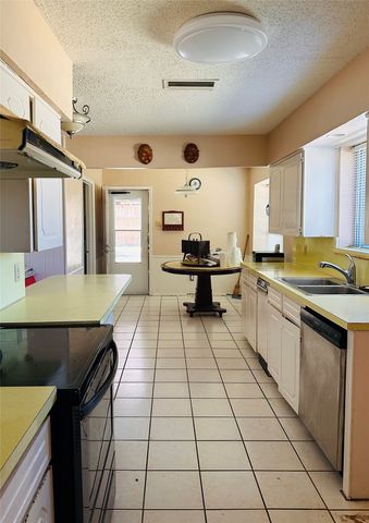 6 Collins Court, Richardson, TX 75081