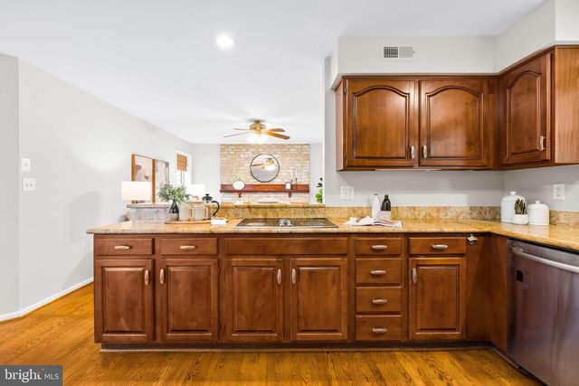 8329 MARKETREE CIR, Montgomery Village, MD 20886