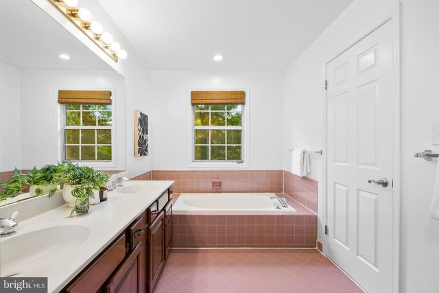 8329 MARKETREE CIR, Montgomery Village, MD 20886