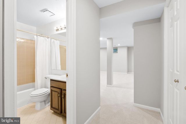 8329 MARKETREE CIR, Montgomery Village, MD 20886