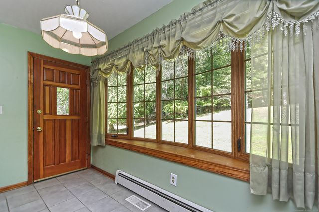 1350 Mount Carmel Avenue, Hamden, CT 06518