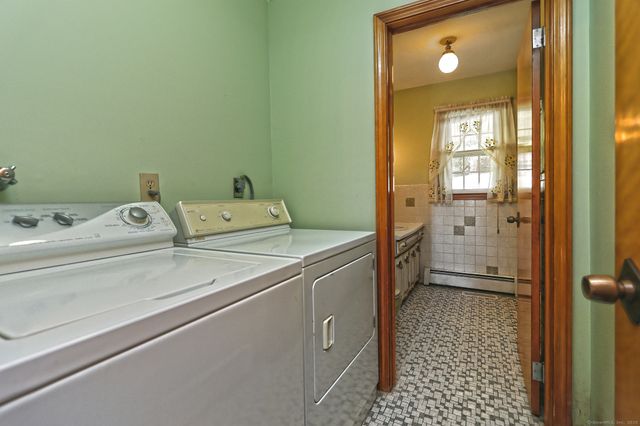 1350 Mount Carmel Avenue, Hamden, CT 06518