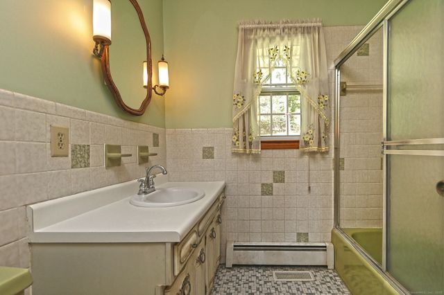 1350 Mount Carmel Avenue, Hamden, CT 06518