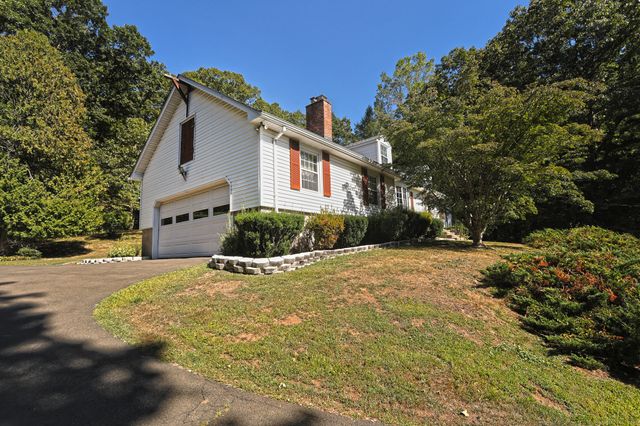 1350 Mount Carmel Avenue, Hamden, CT 06518