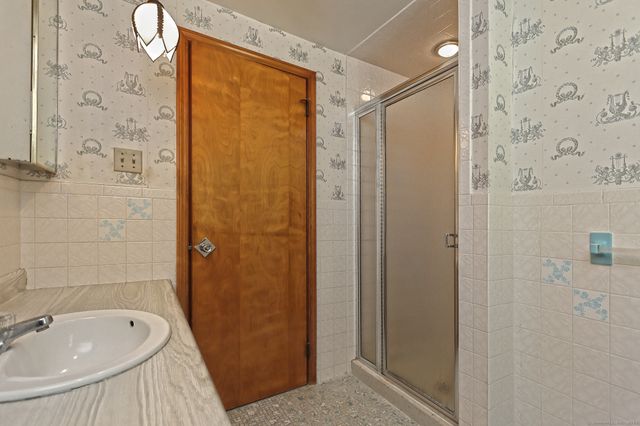 1350 Mount Carmel Avenue, Hamden, CT 06518