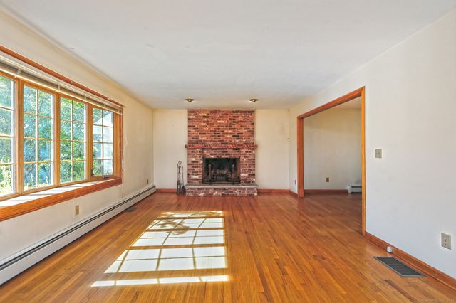 1350 Mount Carmel Avenue, Hamden, CT 06518