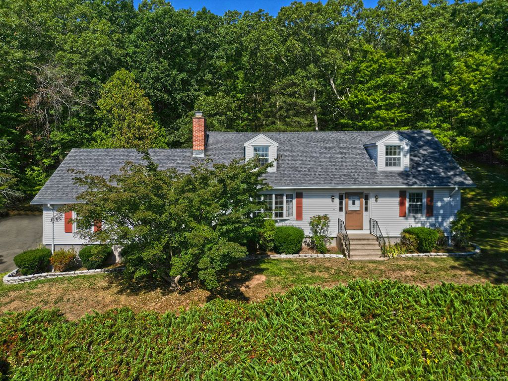 1350 Mount Carmel Avenue, Hamden, CT 06518