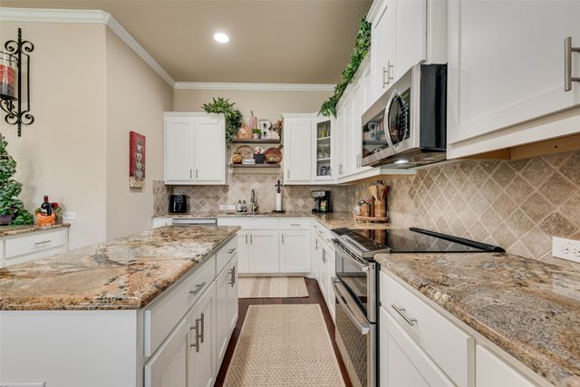 1217 Summerset Lane, Burleson, TX 76028